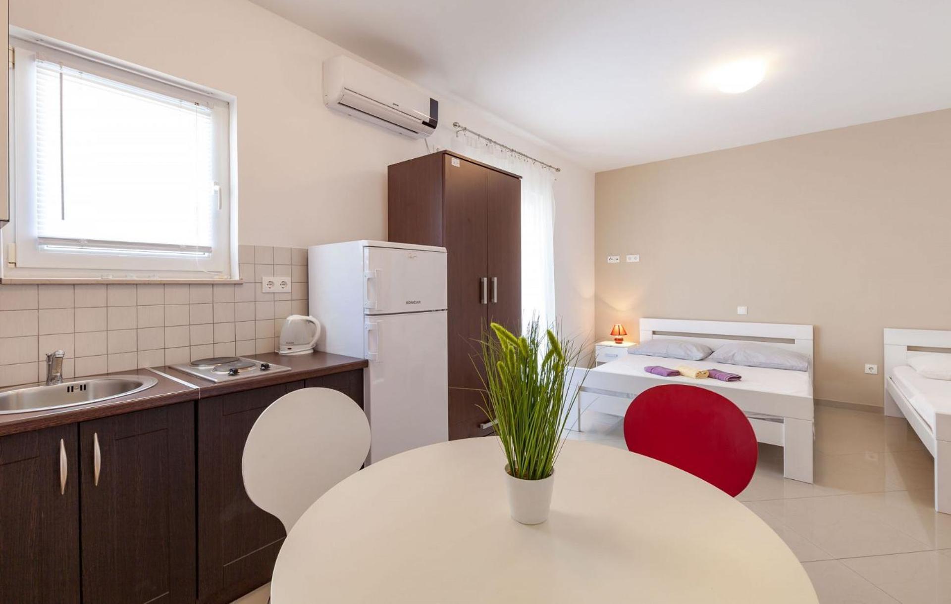 Apartments Ana - Free Parking Stanici Екстер'єр фото